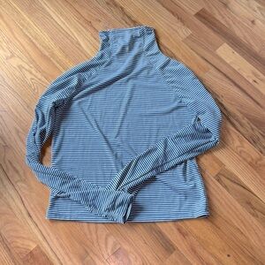 Oiselle navy and white striped mile high pullover - size M - EUC - ships free!